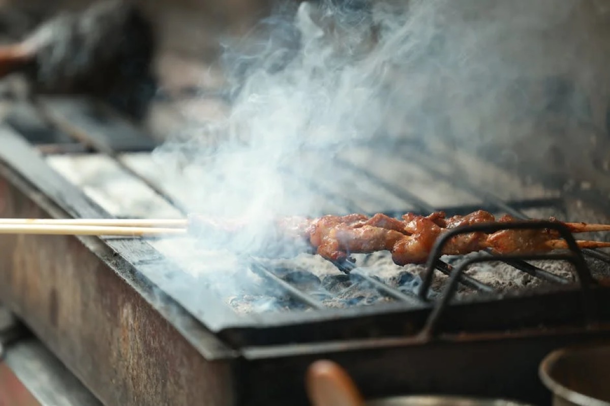 Charcoal BBQ Grill with Smoker Buyer's Guide
