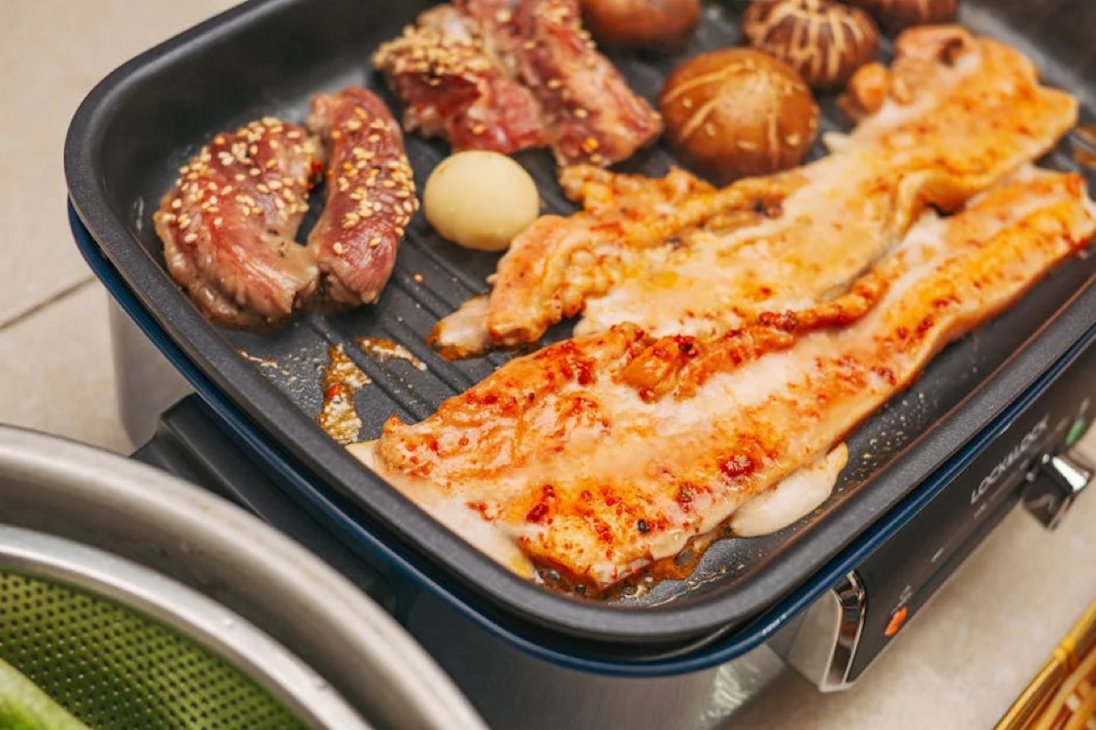 Small Electric Smoker Buying Guide: Top Picks Reviewed