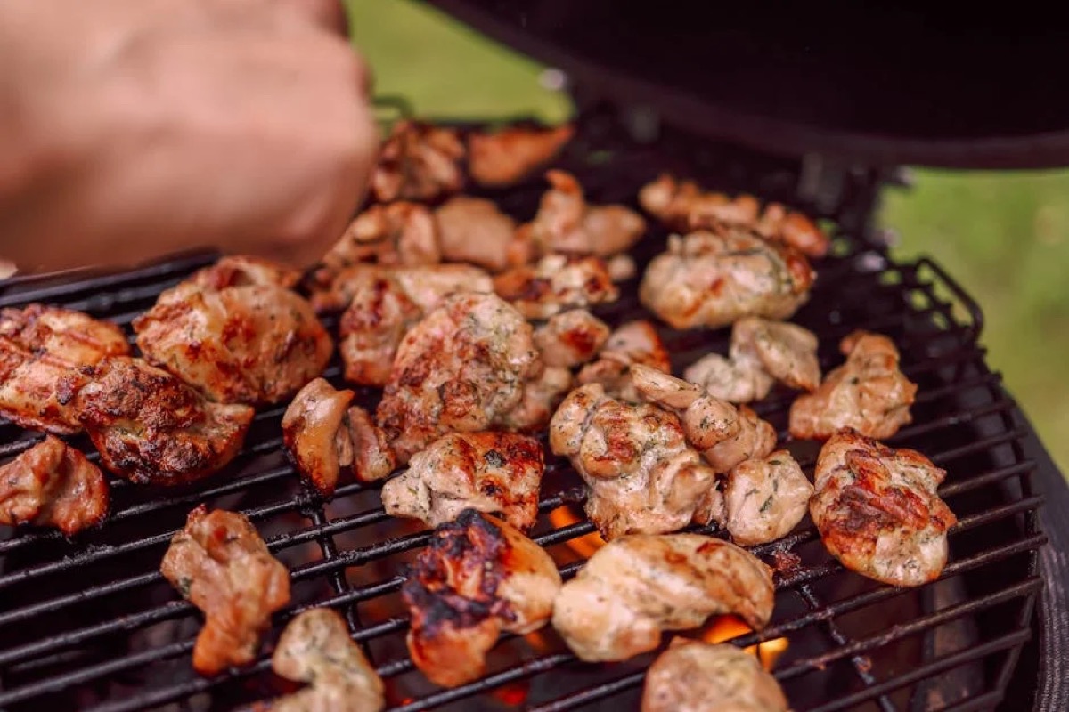 Kamado Style Charcoal Grill Buyer's Guide: What Works